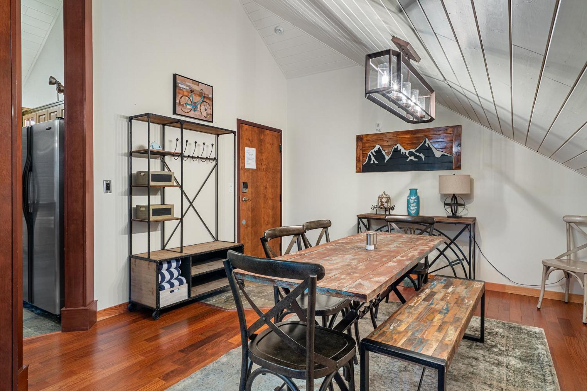 Parkland301 Sunlit 2,000 Ft² Penthouse With Mtn View Lägenhet Canmore Exteriör bild