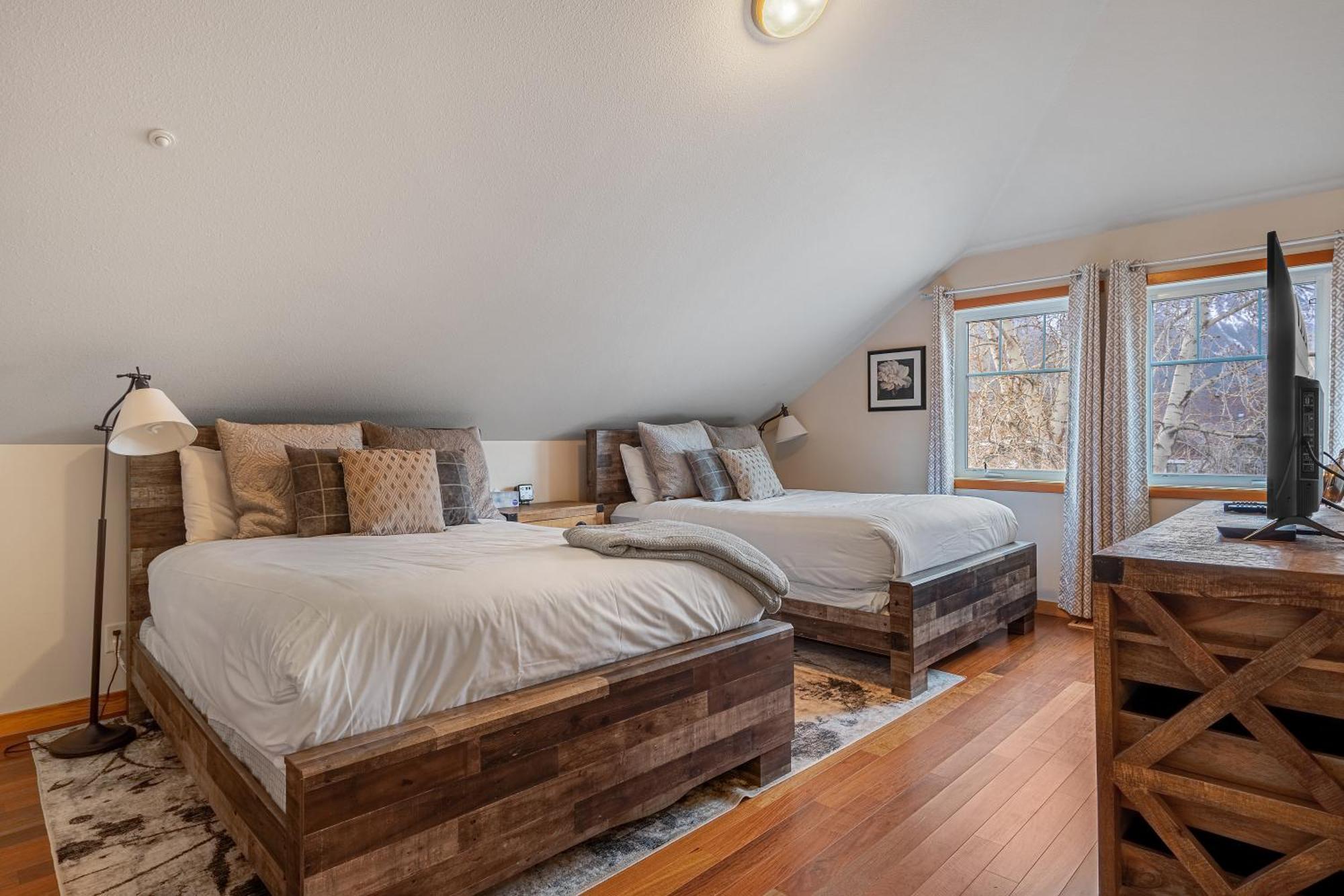 Parkland301 Sunlit 2,000 Ft² Penthouse With Mtn View Lägenhet Canmore Exteriör bild