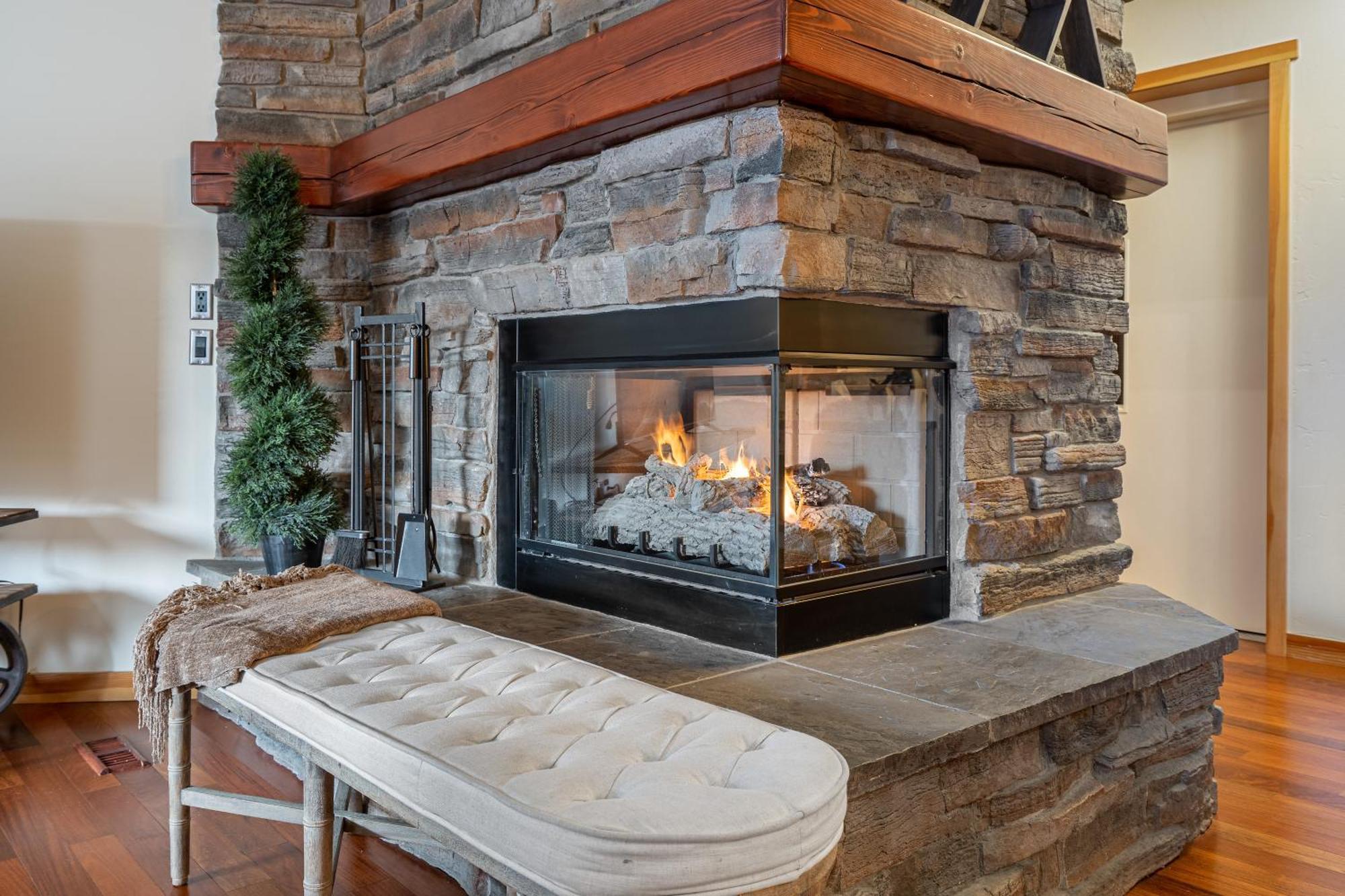 Parkland301 Sunlit 2,000 Ft² Penthouse With Mtn View Lägenhet Canmore Exteriör bild