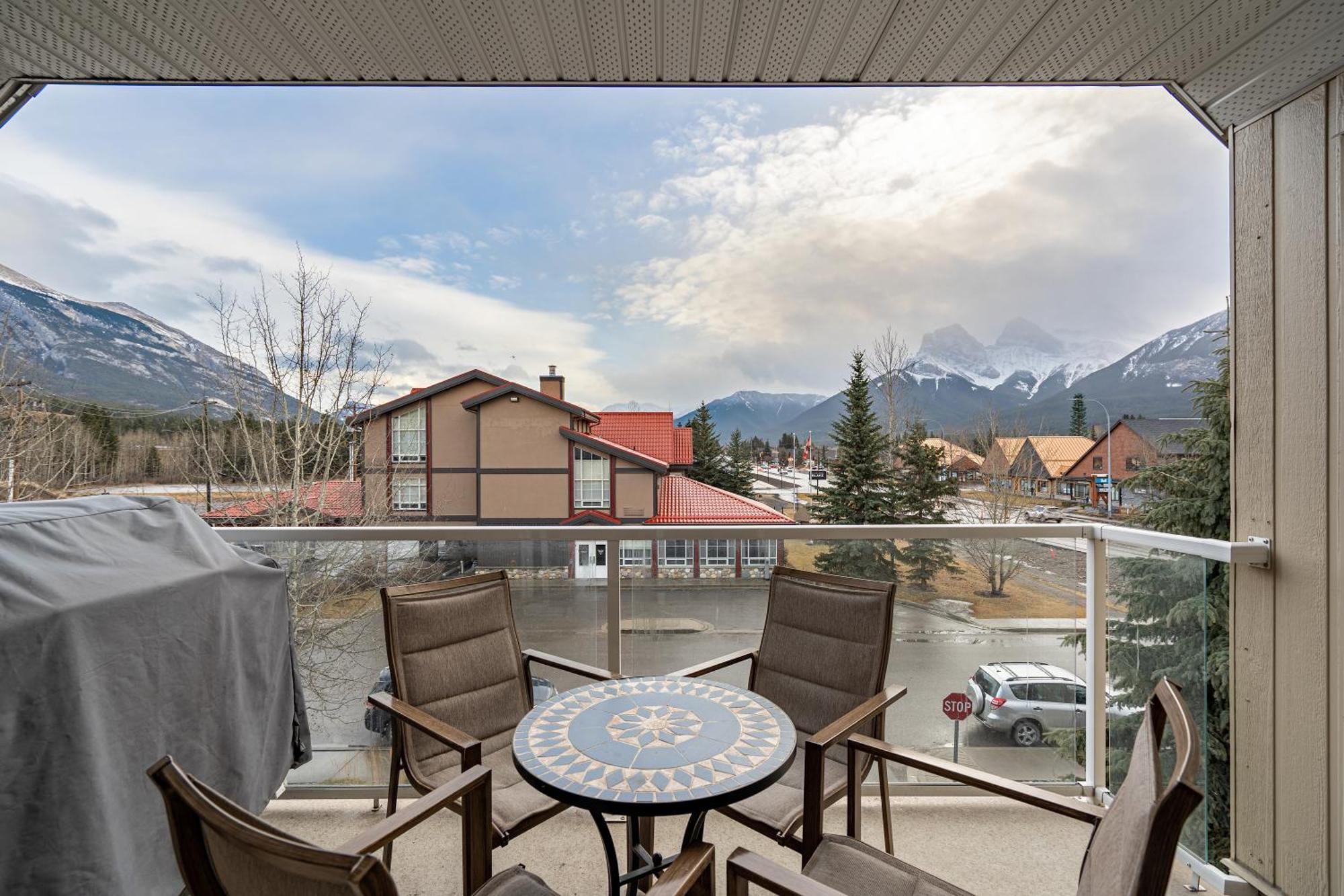 Parkland301 Sunlit 2,000 Ft² Penthouse With Mtn View Lägenhet Canmore Exteriör bild