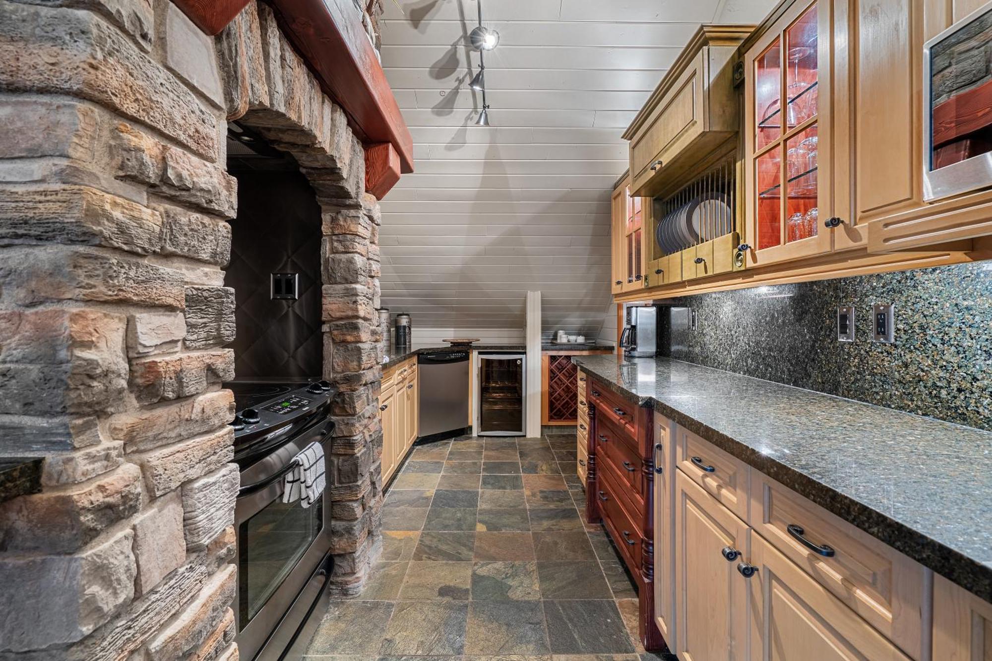 Parkland301 Sunlit 2,000 Ft² Penthouse With Mtn View Lägenhet Canmore Exteriör bild