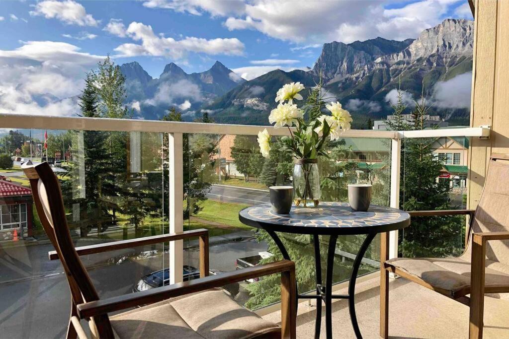 Parkland301 Sunlit 2,000 Ft² Penthouse With Mtn View Lägenhet Canmore Exteriör bild